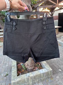 Ci Sono Black High-Waist Button Accent Shorts Size L