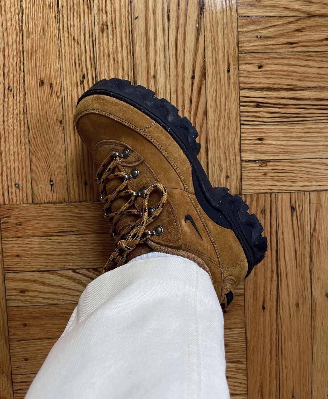 Nike Lahar Low Wheat