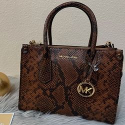 Michael Kors Crossbody Purse 