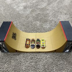 TECH DECH HALFPIPE. Includes 4 Skateboards!