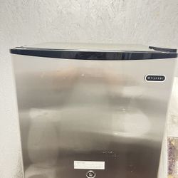 Whynter 1.1 cu. ft. Energy Star Upright Freezer