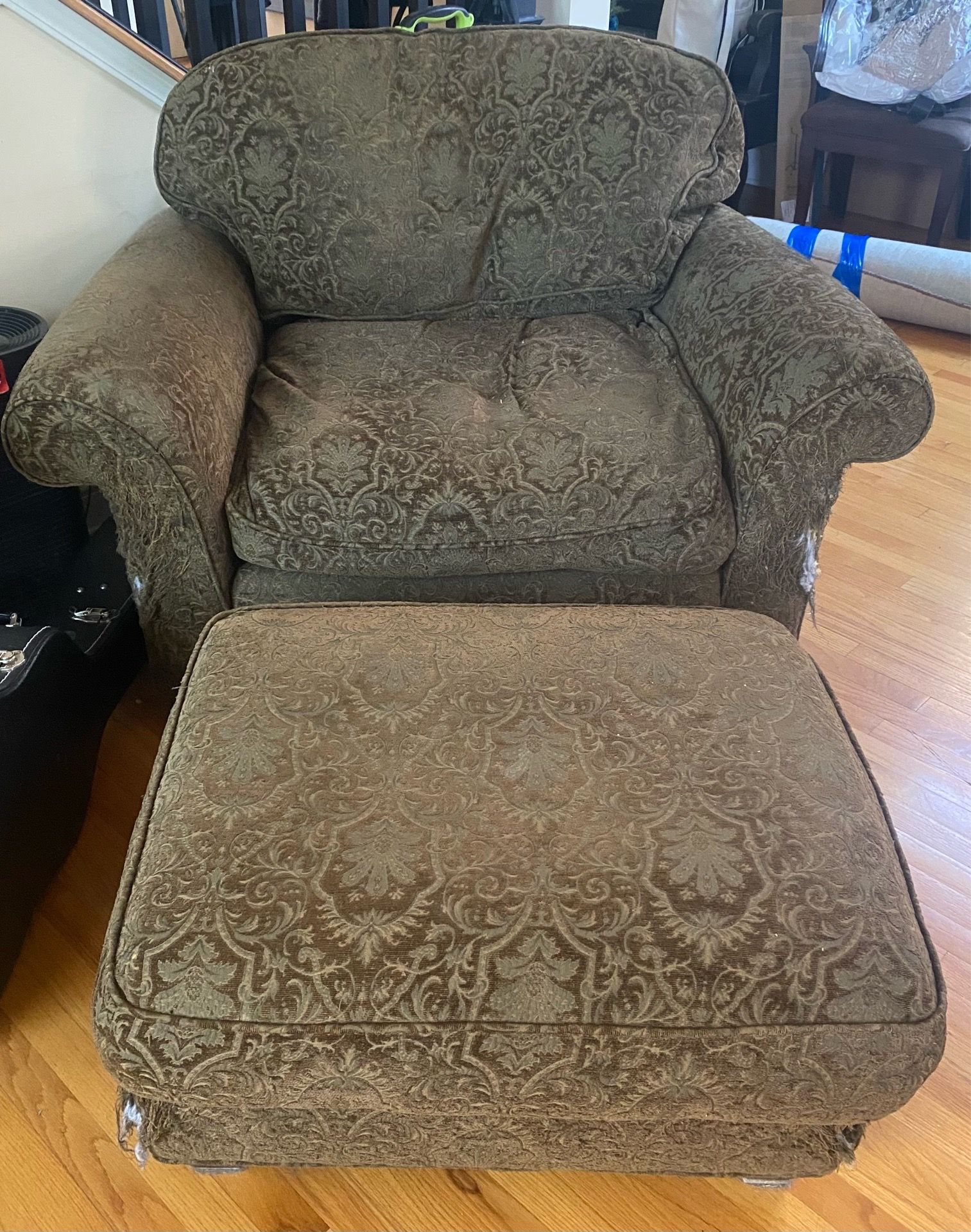 Free chair with ottoman