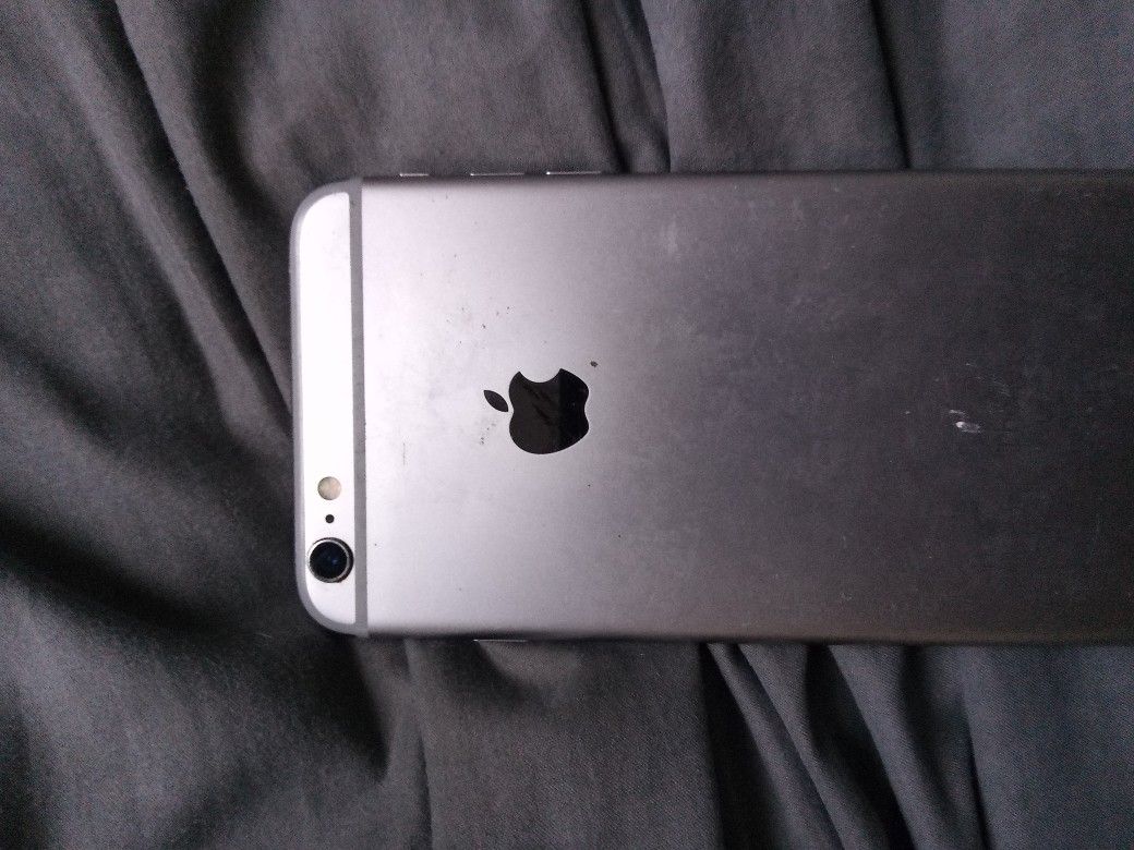 A Broken Sliver iPhone 6