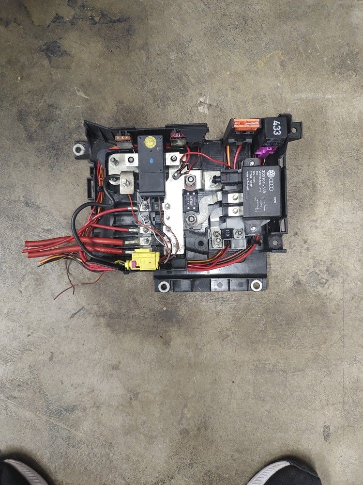 Porsche Cayenne Main Relay Fuse Box 0(contact info removed)4