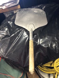 Pizza shovel used still works