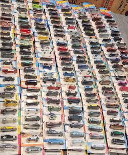 375 Hot Wheels Die-Cast Cars Lot – New on Card