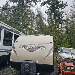 Forest River Wildwood x-lite wdt211ssxl Toyhauler