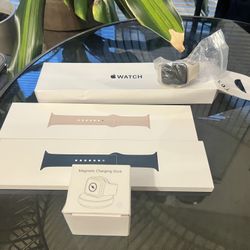 Apple Watch SE (2nd Gen) 44MM Holiday BUNDLE