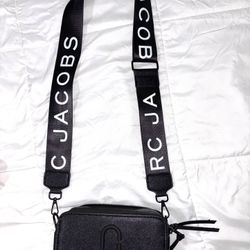 black marc jacob’s crossbody bag
