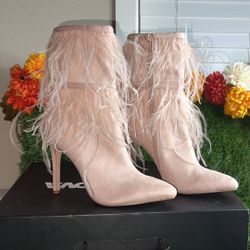 NEW IN BOX FASHION NOVA OSTRICH FEATHER STILETTO BOOTS SZ 7 BLUSH COLOR GORGEOUS GIFT NEW YEARS HOLIDAY