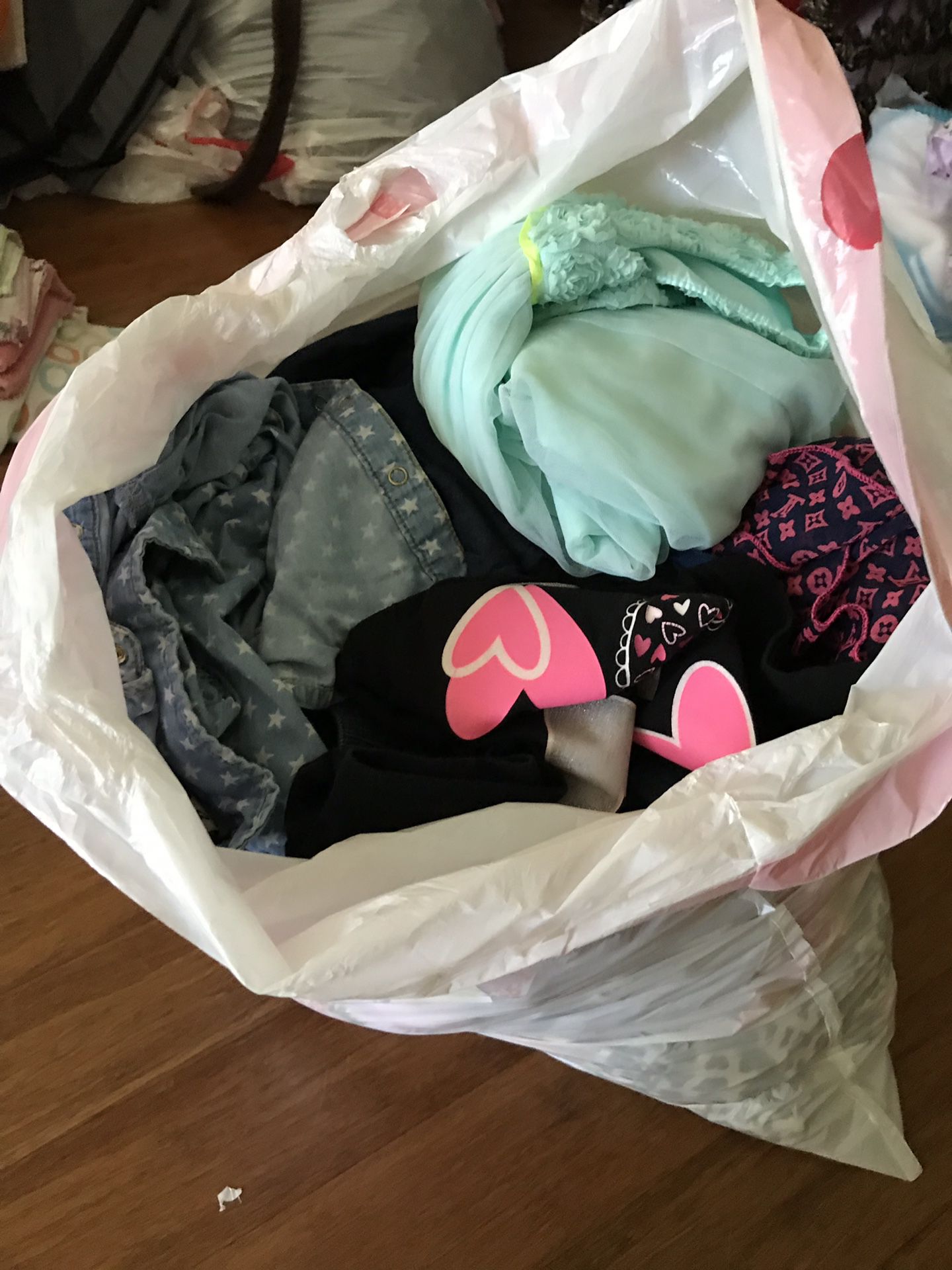 Huge bag of girls clothes 4-8 years