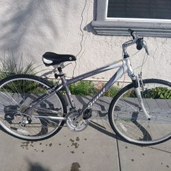 Aluminum 700c Giant Cypress Dx Hybrid Bike 