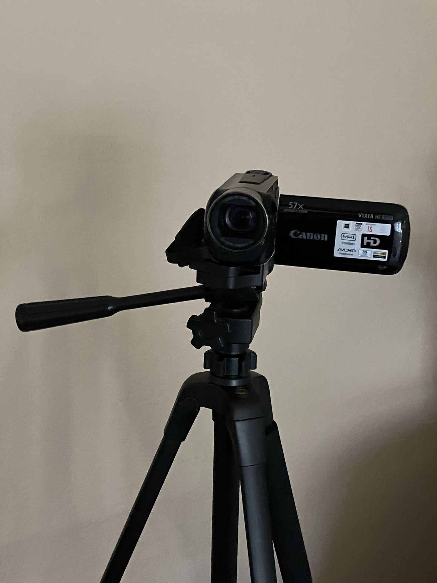 Video/ Camera Canon and Aluminum Tripod