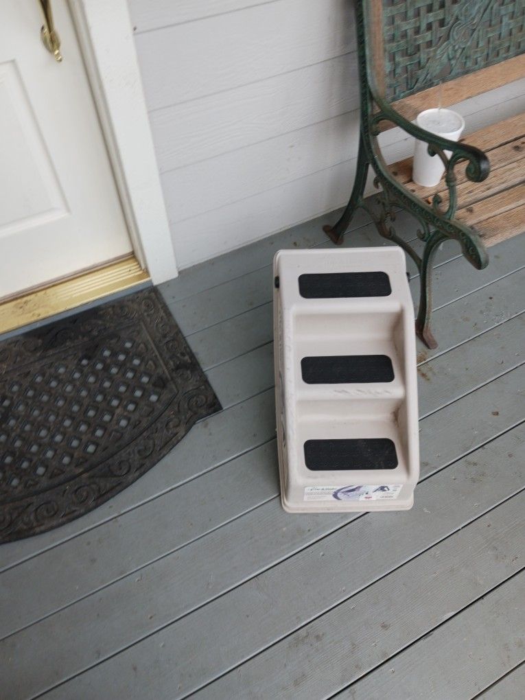 Up & Under Dog Steps for Sale in Riverbank, CA OfferUp
