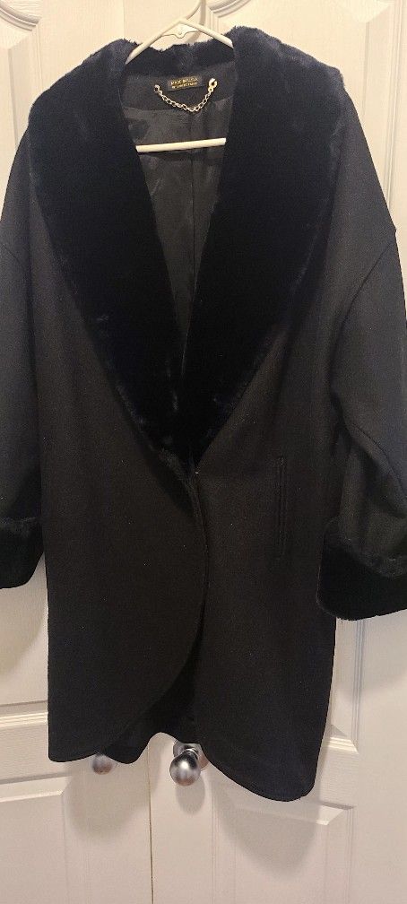 Warm Black Coat With Fur Collar And Fur Cuffs And Pockets