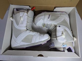 BURTON Mint Imprint 1 Snowboard Boots TrueFit Liner White Women’s Size 9 - Excellent Condition