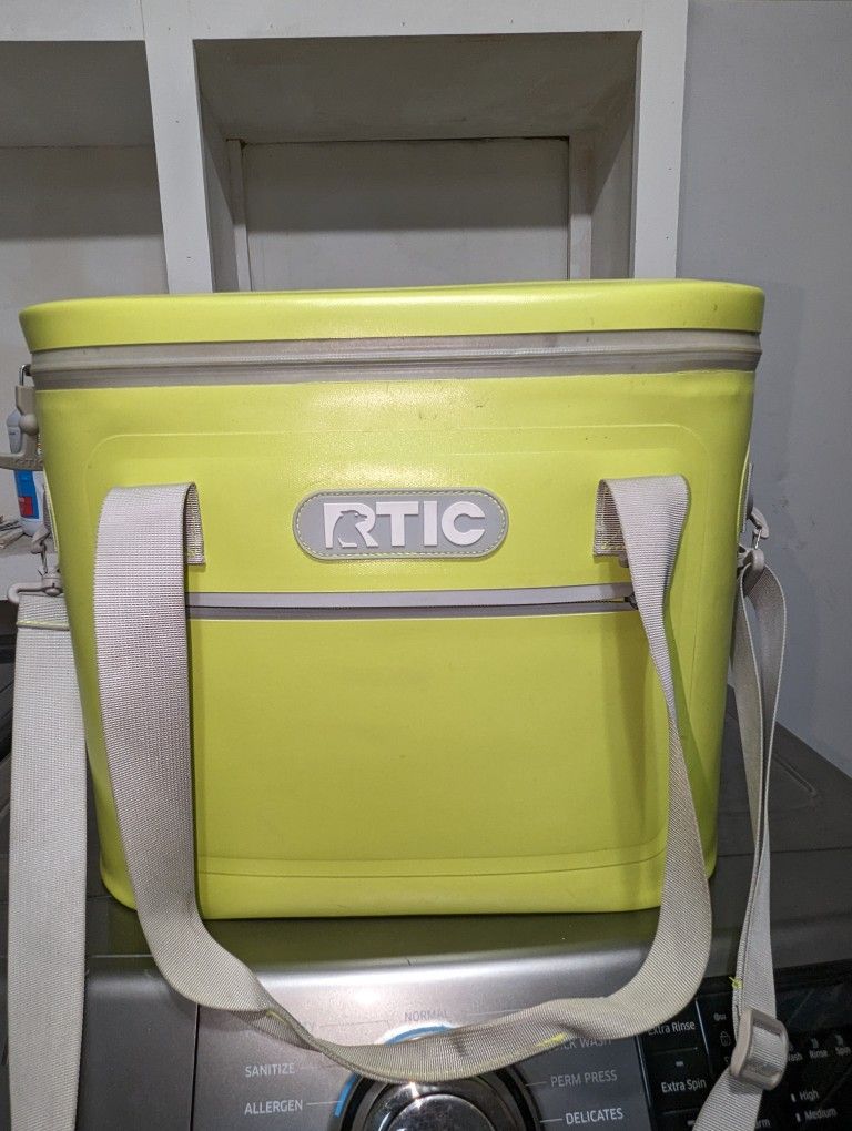Rtic 20 Can Soft Cooler