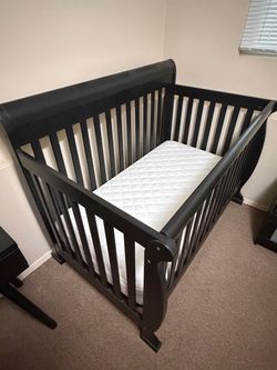Black Baby Crib with Mattress