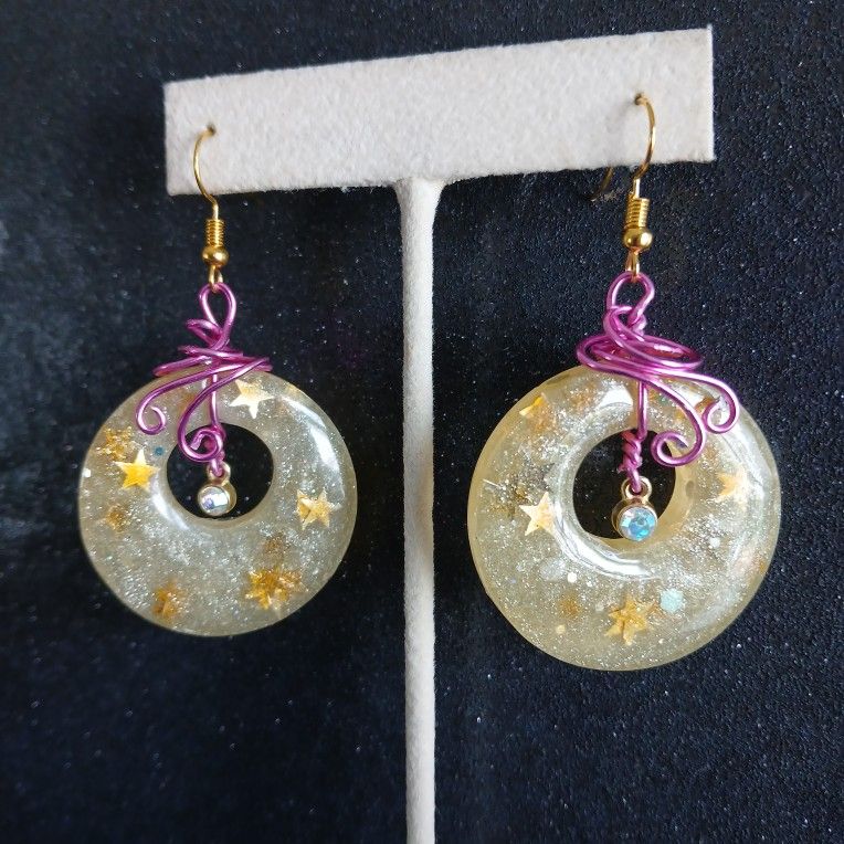 Round hoop earrings with gold shimmer and star glitter with pink wire wrap new