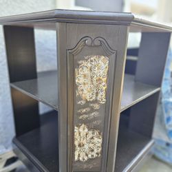 Beautiful table, end table 