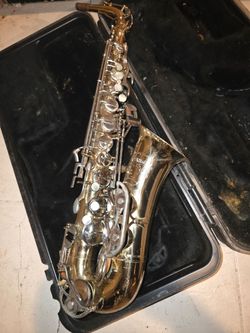 BUNDY II saxophone  needs TLC