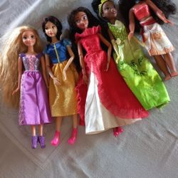 Rapunsel, Bella , Moana , 