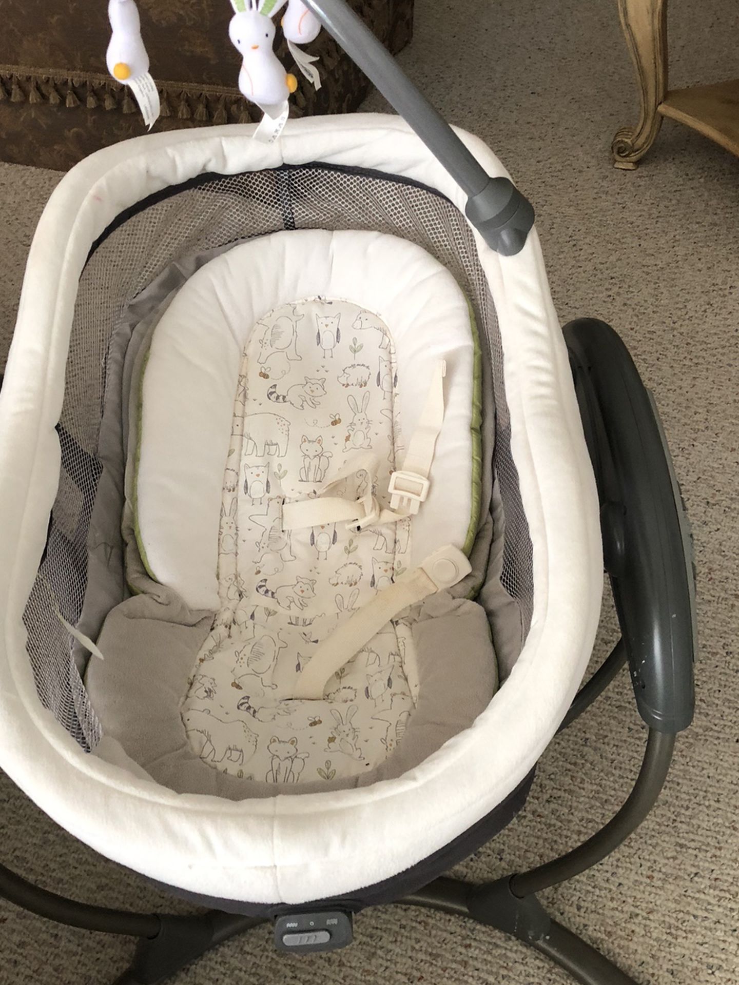 Baby Swinging Bed Great Condition But The Switches. Not Working