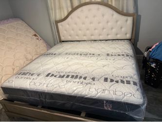 NEW MATTRESS KING SIZE PLUSH WITH BOX SPRING