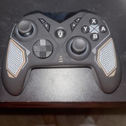 Bluetooth gaming controller