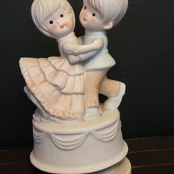 Vintage Artmark Original Porcelein Dancing Couple Musical Figurine 7.5"