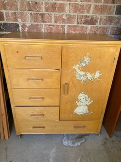 Alice and wonderland dresser