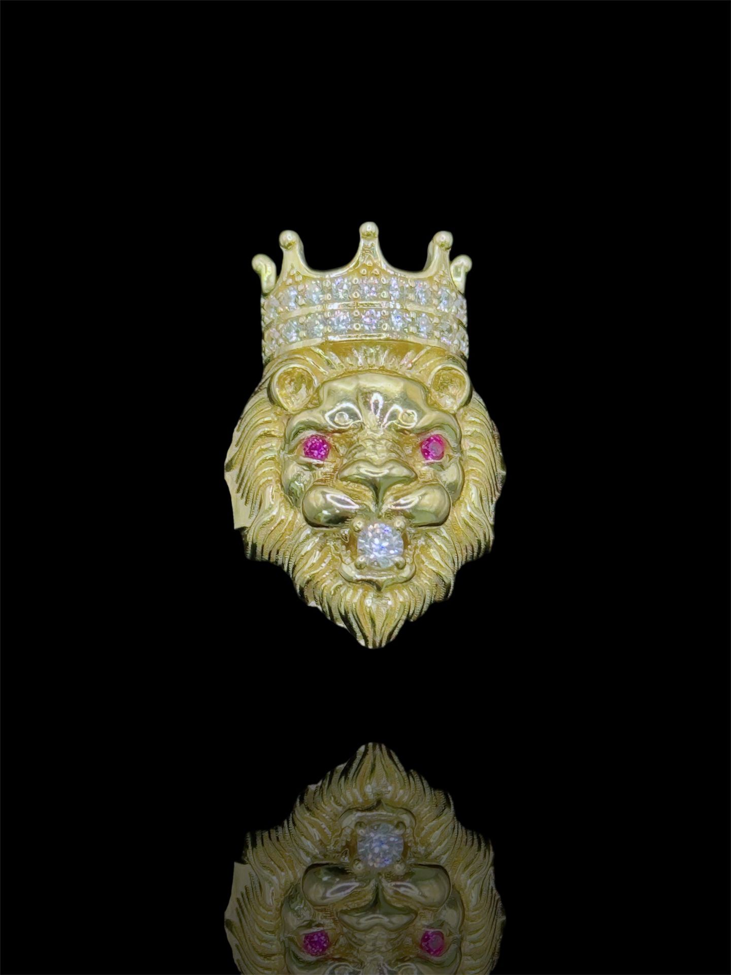 14kt Lion Ring With Crown