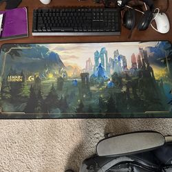 League of Legends XL mousepad with Tubing case.
