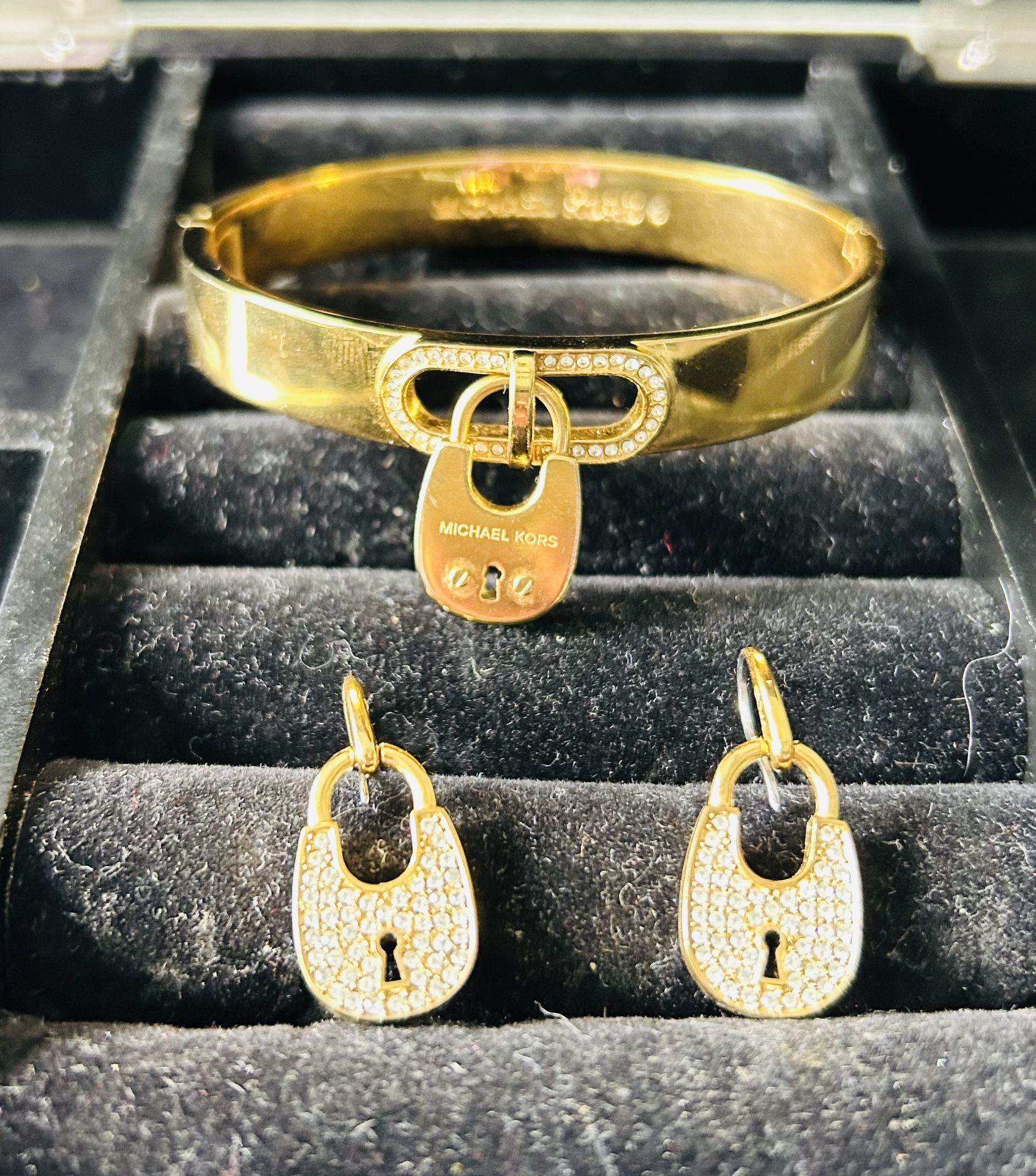 MICHAEL KORS BRACELET W EARRINGS SET