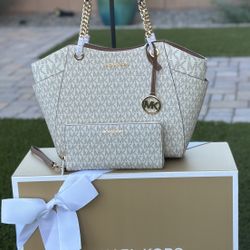 Michael Kors Jet Set Large Shoulder Bag with Wallet in Gift Box. Firm Price/Set MK en caja de rega