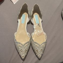 SB-LUCY IVORY SATIN FLATS Size 8M