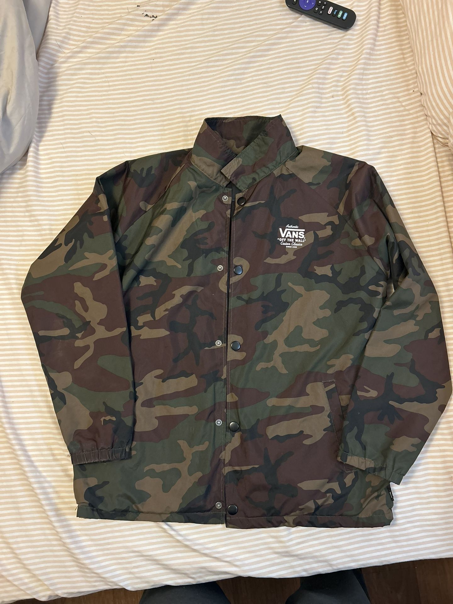 vans windbreaker in camo