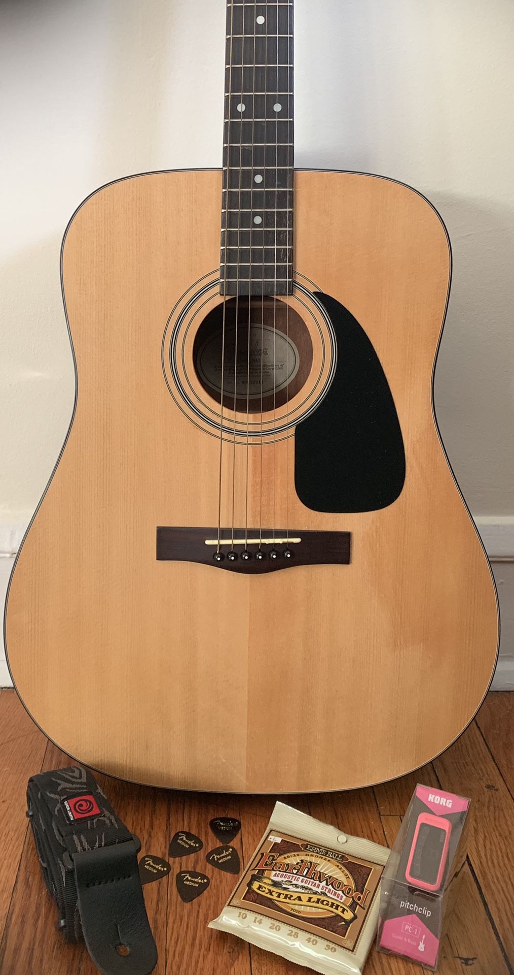 Fender DG-8 acoustic dreadnought guitar with starter accessories!