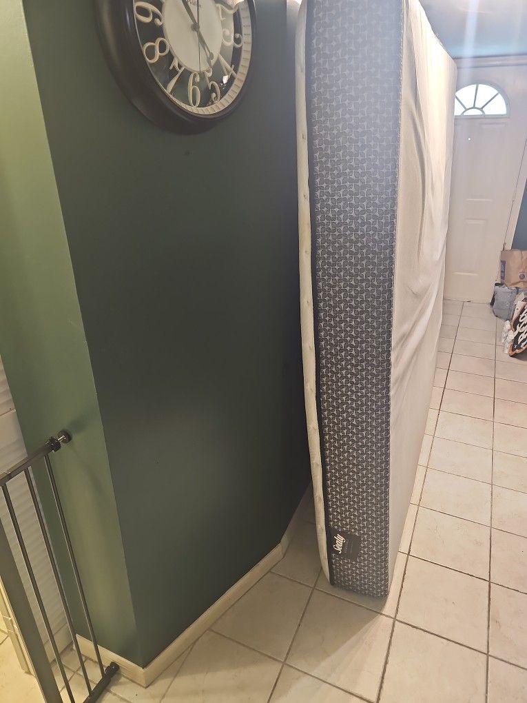 Sealy King Mattress With Box Springs