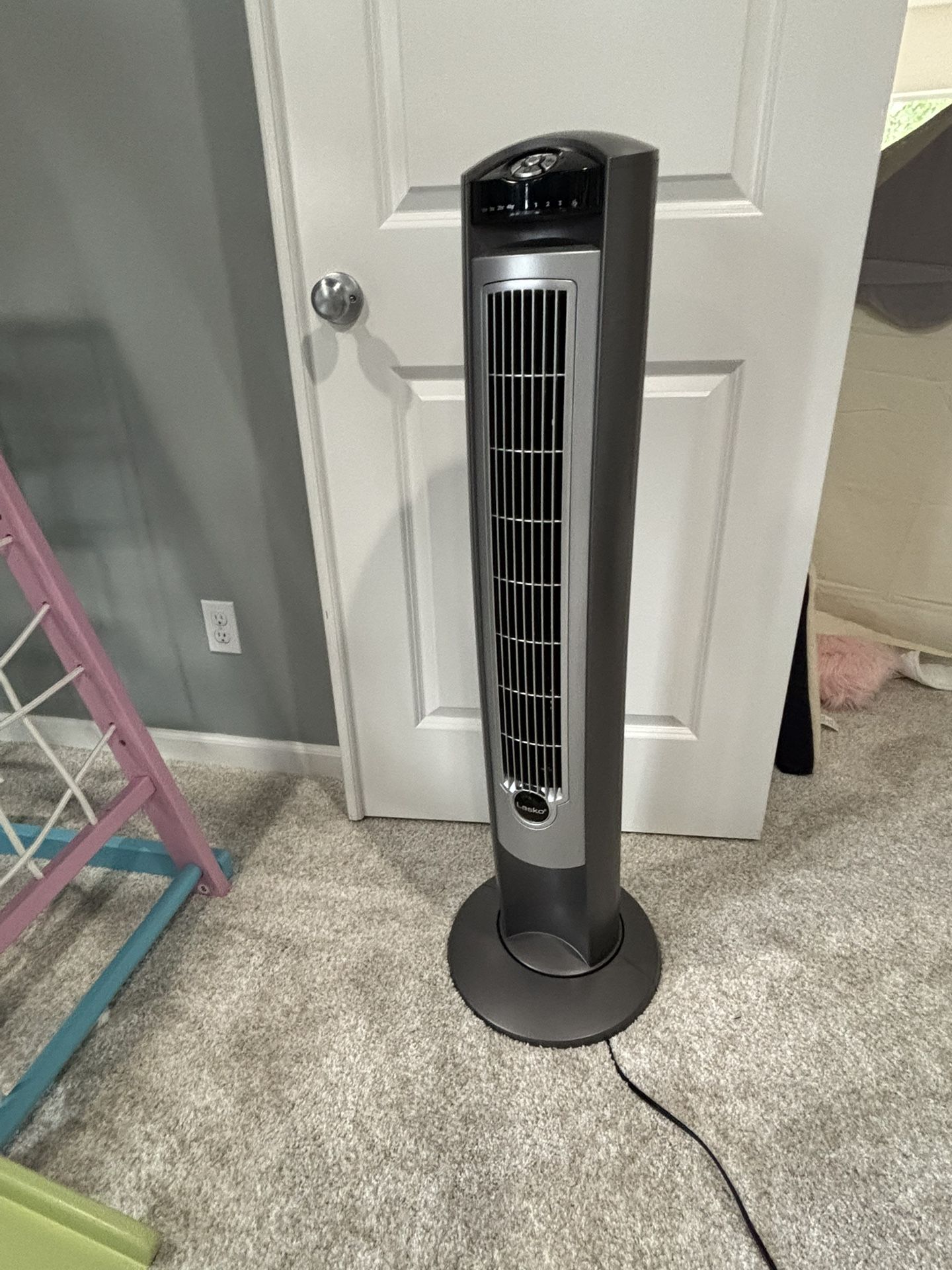 Lasko Oscillating Tower Fan With Remote 3 Speed