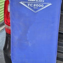 Martial art's kicking pad