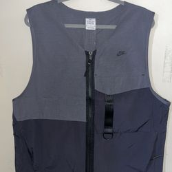Sz Large Nike Tech Vest /bag