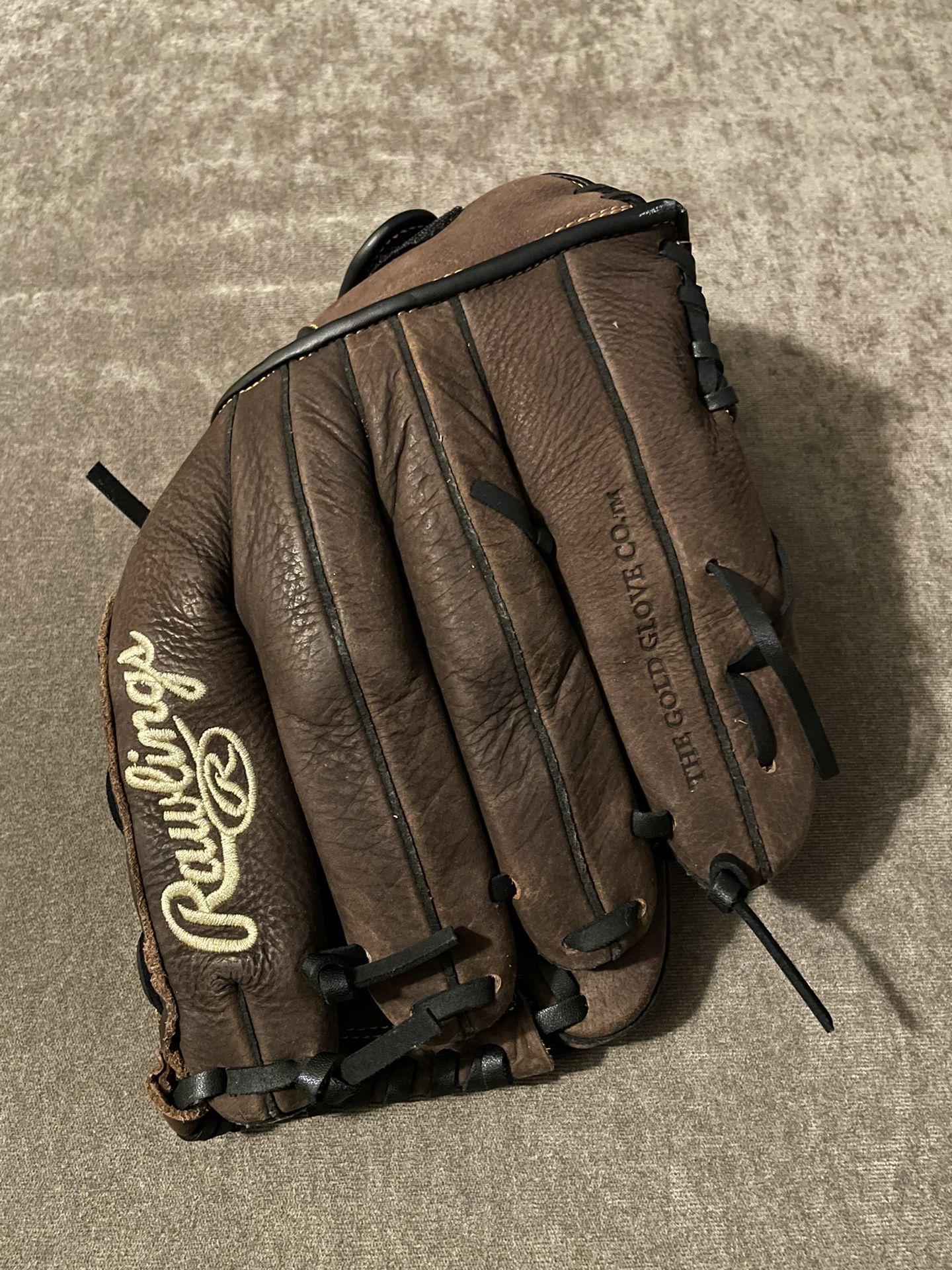 Excellent Condition Rawlings Baseball Glove 