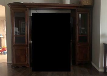 Entertainment center