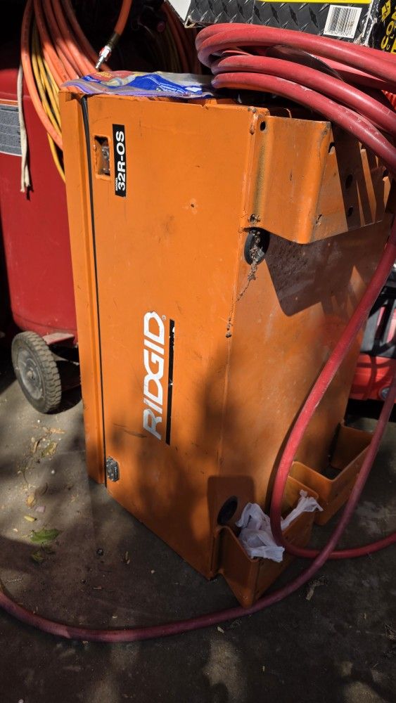 RIDGED TOOL CHEST