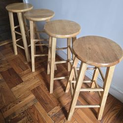 4 Bar Stools 