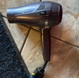 Like new Conair blow dryer -retractable, travel, high low heat and cool shot