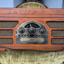 Crosley CR66 Turntable / Radio / CD / Cassette Player – Vintage Style – Works Great!