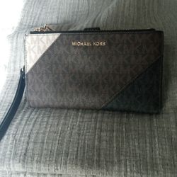 Michael Kors Double Zipper Wallet 