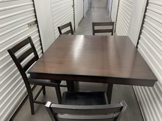 Table with 4 Chairs